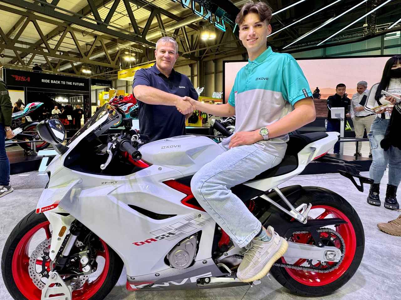 画像: KOVEレーシングチーム109は、SSP300の代わりに2026年度から立ち上げられるFIMスポーツバイク世界選手権に、最後のSSP300王者のB.ヘルナンデスとドイツ人ライダーのフィリップ トン（写真）を起用して参戦。マシンは並列4気筒を搭載する、KOVE 450RRです。 team109.ie