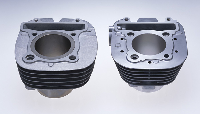 画像: ヤマハはCFダイキャストを発展させ、2004年にダイキャスト製法による全アルミ製ダイアジル(DiASil)シリンダー量産化に成功しました。シリコン20%含有のアルミ材を用いたダイアジルシリンダー(右)は、鉄スリーブ入りシリンダー(左)に比べ軽量で、放熱性にも優れています。 global.yamaha-motor.com