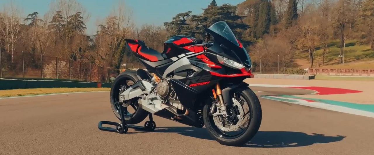 画像: アプリリアのミドルクラスのスポーツモデル「RS660」も、ダイキャスト製法のアルミフレームを採用しています。 www.aprilia.com