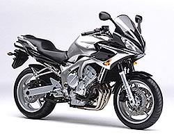 画像: 2003年発表のFZ6-S(写真)とFZ6-Nは、メインフレームにCFダイキャスト品を採用していました。 global.yamaha-motor.com