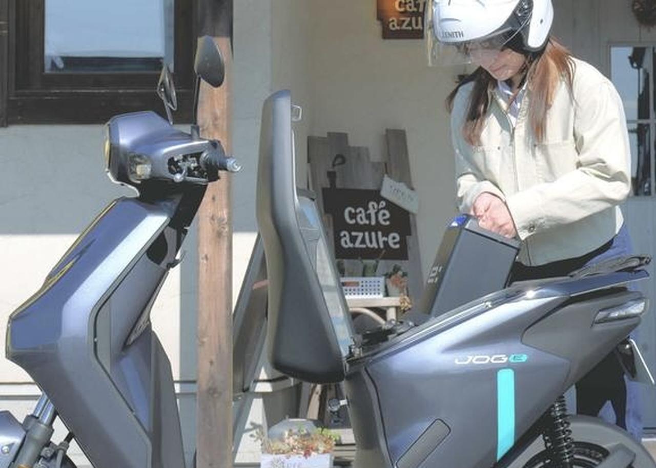 画像: 車体価格16万円以下！Gachacoに対応したヤマハの新型EVスクーター「ジョグ E」が東京・大阪で先行発売 - webオートバイ