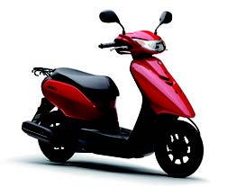 画像: 2018年4月発売のヤマハJOG/Deluxeは、ホンダからOEM供給された原付一種スクーターでした。 www.autoby.jp