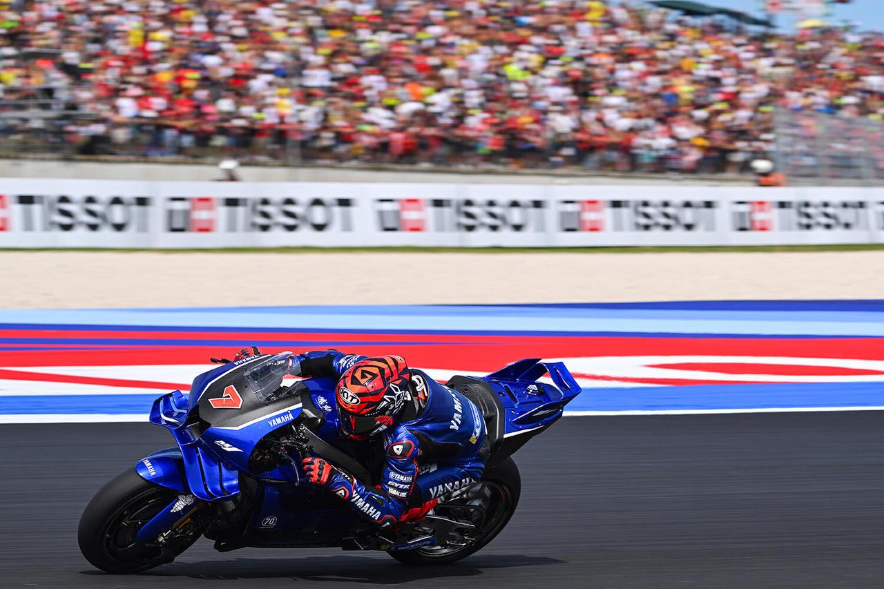 画像: 2025年9月に開催された第16戦サンマリノGPで、ヤマハYZR-M1プロトタイプを走らせるA.フェルナンデス。21世紀のヤマハ製V4による初の実戦は、トップから1分01秒504差の14位という結果でした。 race.yamaha-motor.co.jp