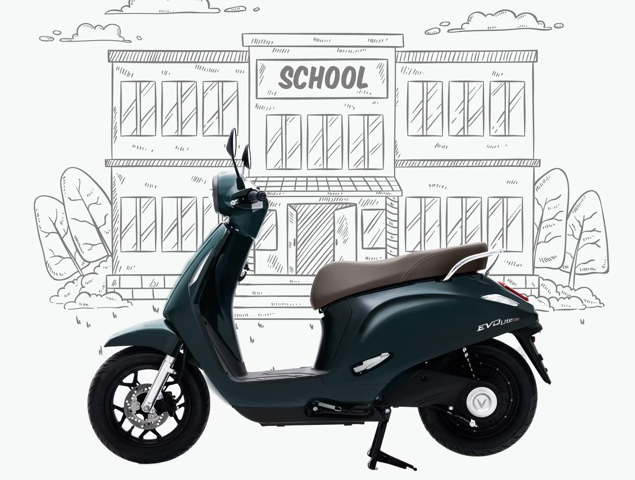 画像: ビンファストの若者向け電動スクーター「エボ ライト ネオ」。最高速度は49km/hで、航続距離は78km。トランク容量は17リットルというのが主なスペックです。バッテリーおよび充電器込みで価格は1,440万ベトナムドン≒8万5,720円(付加価値税含む)と、かなり安価な設定となっています。 shop.vinfastauto.com