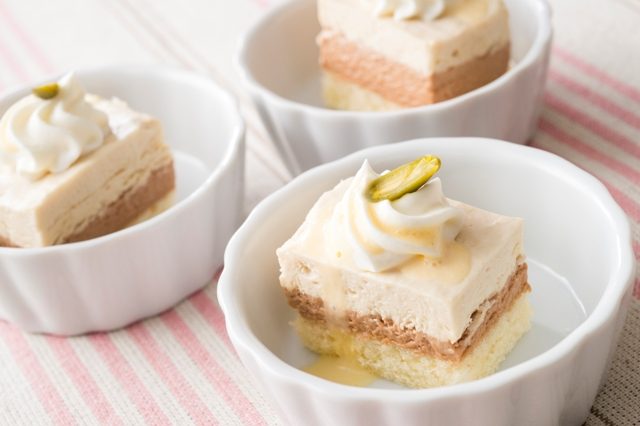 画像: 【9】オレンジとチョコレートのケーキ パルスイートを用いたスポンジ生地(ジェノワ)の上に、チョコ本来の味を活かしたミルクチョコレートムースを重ね、さらに爽やかなオレンジの香りをミルク風味の中に閉じ込めたオレンジババロアを重ねました。