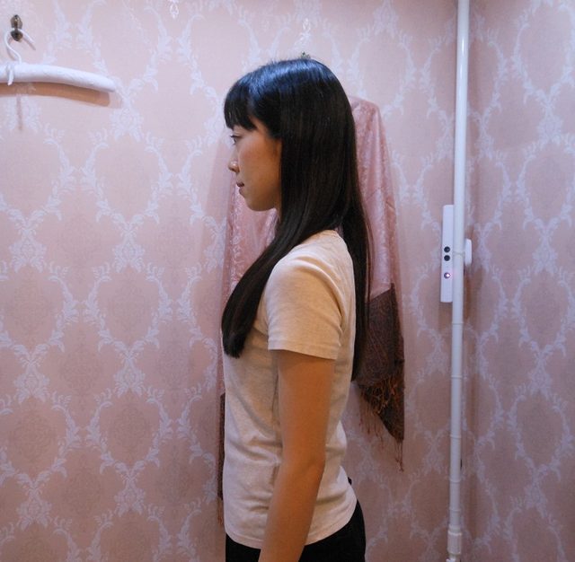画像: ②フィッティングをする前のご自身の下着姿で1回目の3Dスキャナーでの計測を行います。
