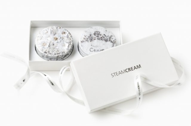画像: 【商品名】スチームクリーム「CLASSY GIFT SET(クラッシーギフトセット)」 【価格】3,672円 (税込)、3,400円 (税抜) 【発売日】2015年6月3日(水)~ 【セット内容】 スチームクリーム VIVE LES MARIES(ヴィヴ・レ・マリエ)×1缶 スチームクリーム CANON(カノン)×1缶 ※ブライダルギフトに相応しい、オリジナルの箱とリボンでラッピングしたセットです。