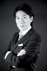 画像: MRT株式会社 代表取締役社長 馬場稔正 平成6年4月 日本医療サービス株式会社入社 平成12年10月 ときわ台セブンデイズクリニック 参画 平成14年5月 有限会社メディカルリサーチアンドテクノロジー (現当社)参画、取締役 平成15年7月 医療法人社団優人会 理事 平成19年9月 株式会社東京医療研究所 代表取締役社長 平成20年10月 当社取締役副社長 平成22年 4月 当社代表取締役社長