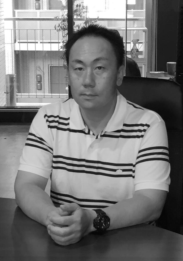 画像: 松崎宣博 株式会社ベクトル 取締役(CIO) 1974年生まれ愛知県出身。前職パソコン周辺機器メーカーのサンワサプライにて直販ECサイト「サンワダイレクト」のWebディレクターとして立上期~拡大期に携わる。 2012年にベクトルにIT部門責任者として入社。2014年取締役就任。IT領域全般を管轄し、Webディレクティング・クリエイティブ・システム・CS戦略を手広く担当。 現在、ベクトル社では自社運営ECサイト「ベクトルパーク」、楽天市場・ヤフオクなどのマルチチャンネル販売戦略や、店舗販売とのオムニチャネルシステム構築など統括している。