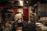 画像: 正式開店前であるから当たり前とはいえ、非常に整理された清潔なキッチン