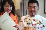 画像: シニア野菜ソムリエの中村慧子さん(左)と河合シェフ