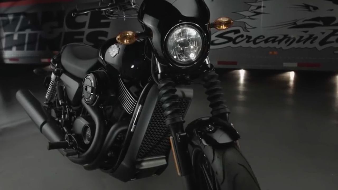 画像: 都会に映えるスタイルのストリート750が・・・。 www.youtube.com