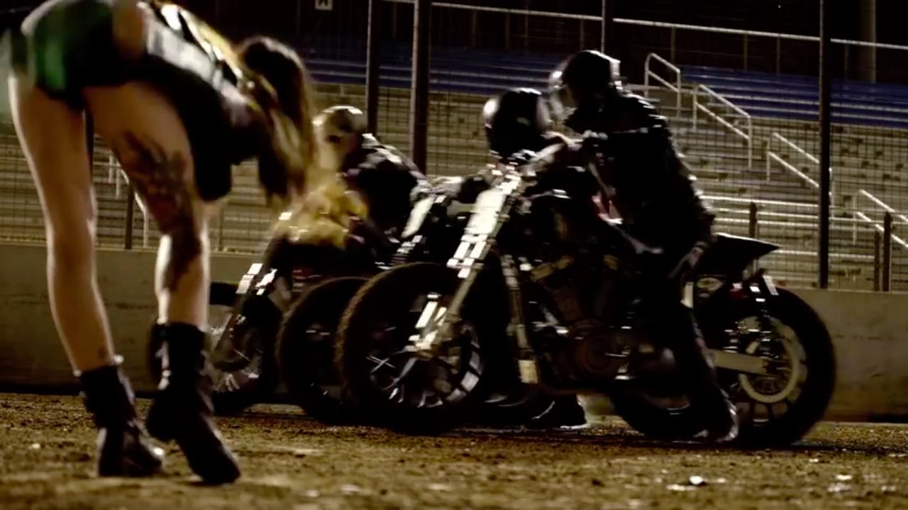 画像: 迫力のフラットトラックレーシングの映像も、ふんだんに盛り込まれたムービーです。 www.youtube.com