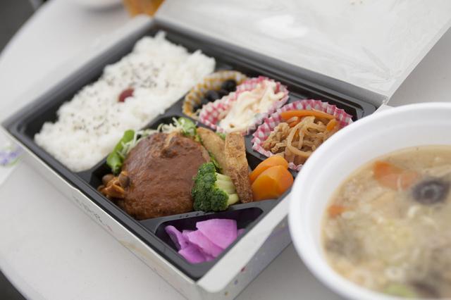 画像: お弁当も豪華!