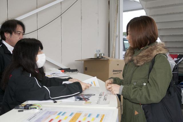 画像: 受付はとってもスムース。みなさん、親切に説明してくれます。