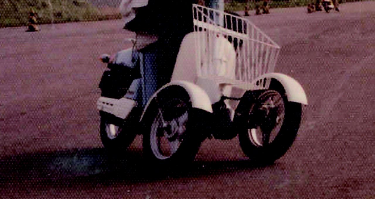 画像3: Passolベースの試作車。すでにフロント2輪、リア1輪の原型ができていることがわかる。