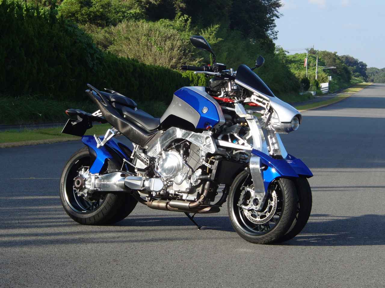 画像1: 「Tesseract」をベースに、研究開発モデルとして試作された「OR2T」(開発呼称)によってLMWの高速旋回性が確認された。