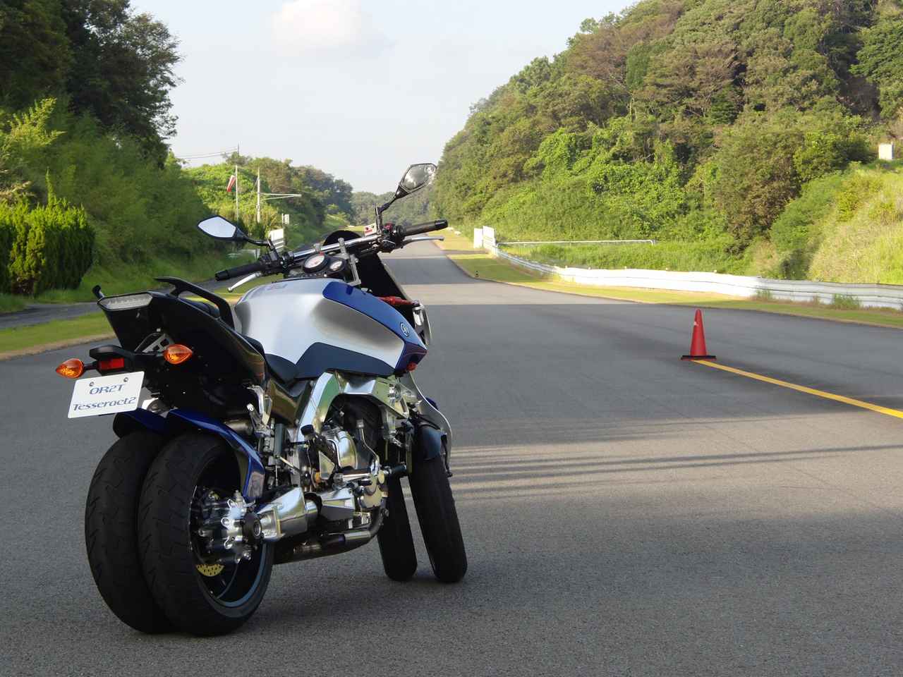 画像2: 「Tesseract」をベースに、研究開発モデルとして試作された「OR2T」(開発呼称)によってLMWの高速旋回性が確認された。