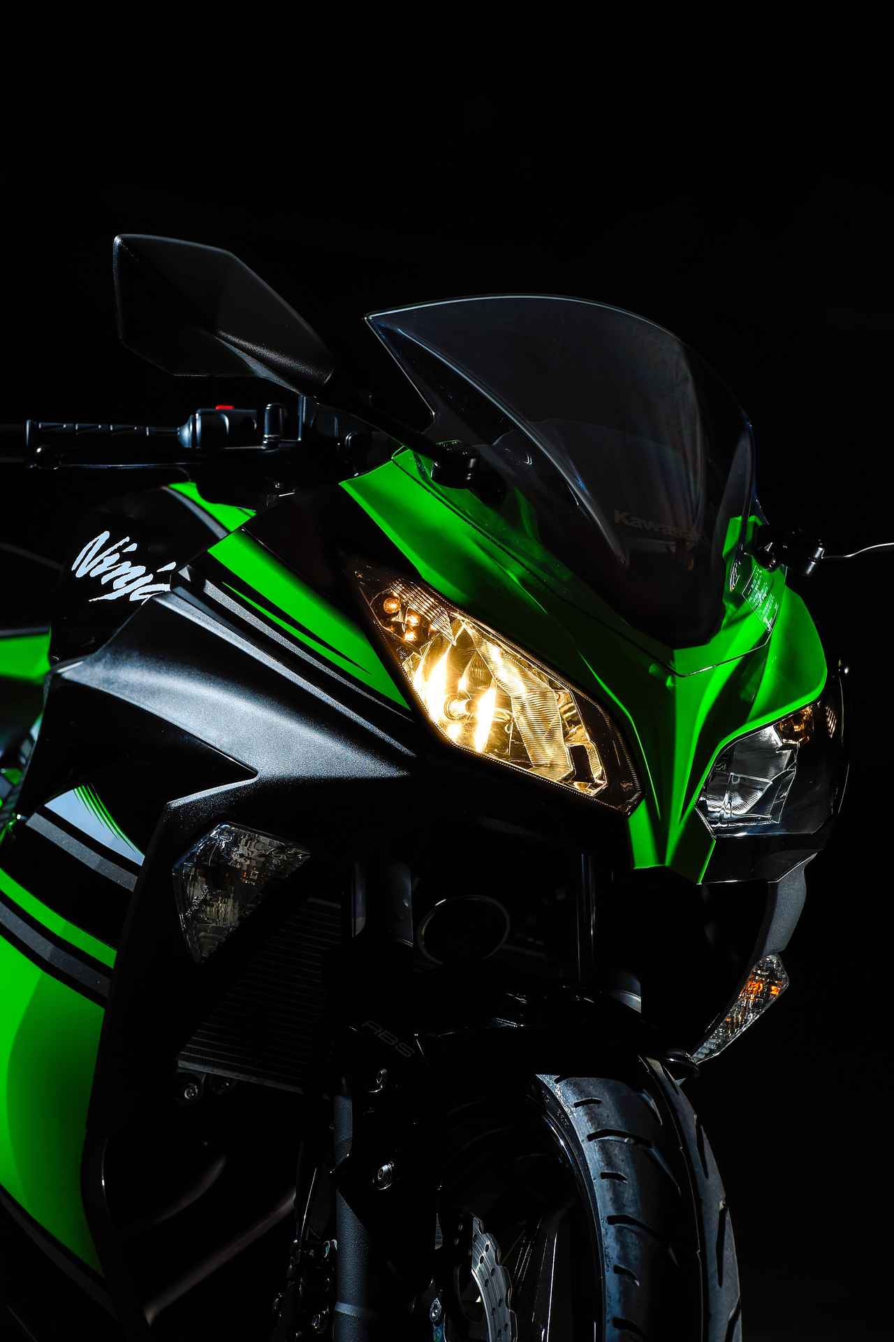 画像: 全長×全幅×全高 2,020mm×715mm×1,110mm 軸間距離 1,410mm 最低地上高 140mm シート高 785mm エンジン 水冷4ストローク並列2気筒 / DOHC4バルブ 総排気量 248cm³ 最高出力 23kW(31PS)/11,000rpm 最大トルク 21N・m(2.1kgf・m)/8,500rpm