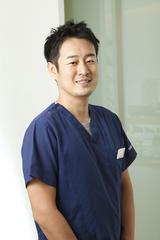 画像: 安岡大志(医療法人翼翔会 理事長 安岡デンタルオフィス院長)