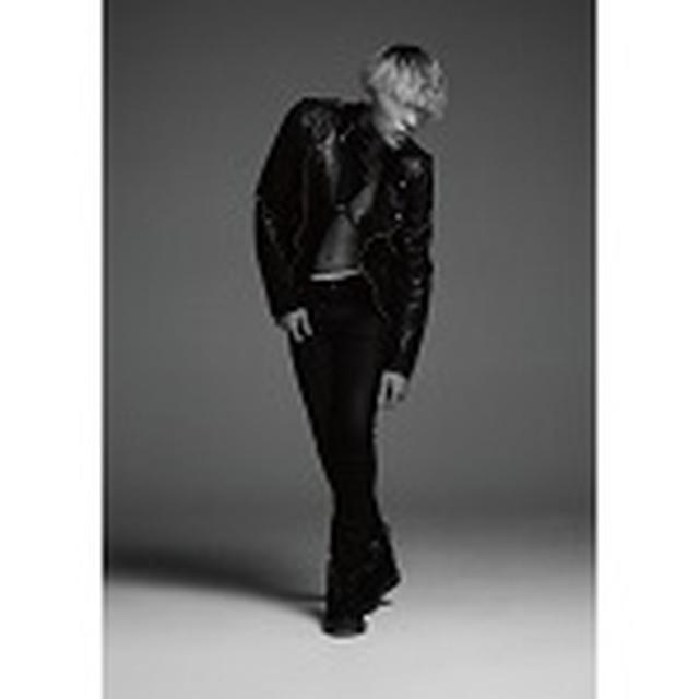 画像: 4月27日 アルバム.「THE FUTURE」に収録 rhythm zone CD+DVD+Photo Book+スマプラムービー+スマプラミュージック:RZCD-86086/B CD+Blu-ray Disc+Photo Book+スマプラムービー+スマプラミュージック:RZCD-86087/B CD+DVD+スマプラムービー+スマプラミュージック:RZCD-86088/B CD+Blue-ray Disc+スマプラムービー+スマプラミュージック:RZCD-86089/B CD+スマプラミュージック:RZCD-86090