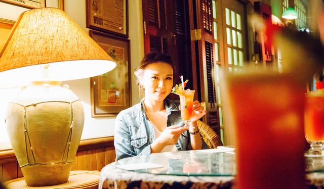 画像5: 夜のお洒落スポット、ロング バーです