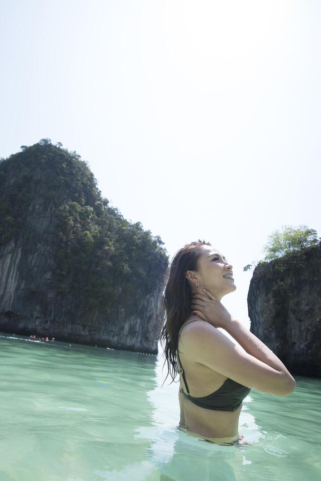 画像: カメラマンの 奥村さんが海面ギリギリまで浸かって撮影したBEAUTY SHOT! ※奥村さんへのお仕事のご用命は LOVE FLAPまで!!!