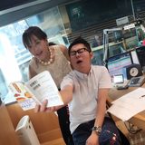 画像: スマホ老眼正太さん。ピュア老眼テイ子さん。