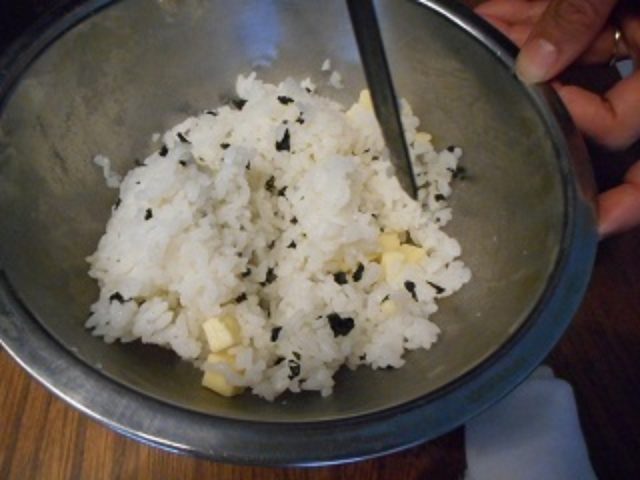画像2: チーズと わかめの 焼きおにぎり 梅あんかけ