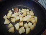 画像3: じゃがいもとレタスの粒マスタード炒め チーズ乗せ