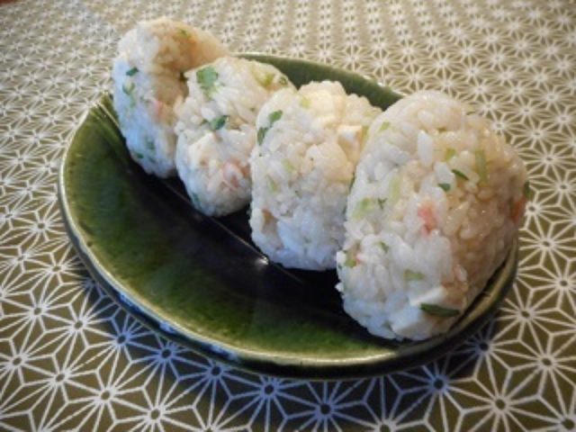 画像4: カニカマのカニ飯風おにぎり