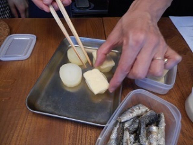 画像2: オイルサーディーンとじゃがいもとスモークチーズのパン粉焼き