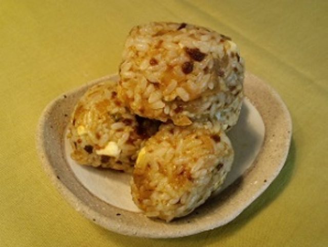 画像4: 残り物に福(福神漬け)あり!カレー風味のチーズそぼろおにぎり