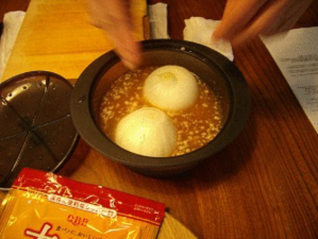 画像4: 新玉ねぎのレンジ蒸し とろーりチーズと鶏そぼろあんかけ