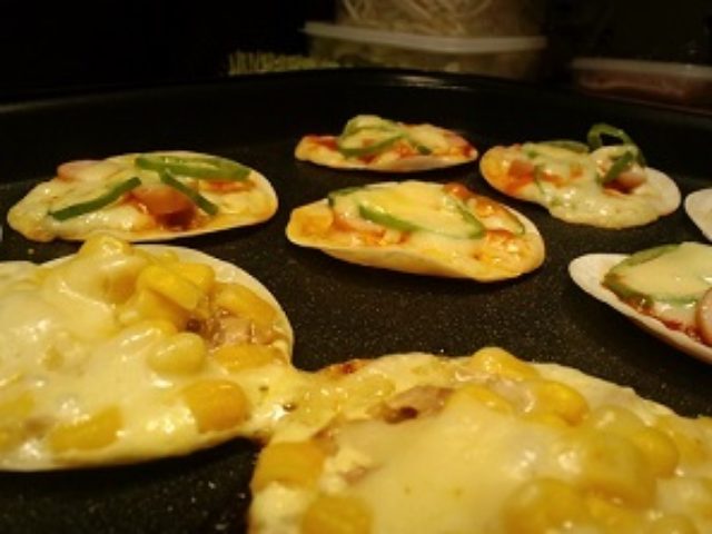 画像5: 餃子の皮でピザ!!