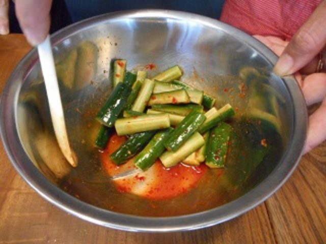 画像3: キュウリの豆板醤和え