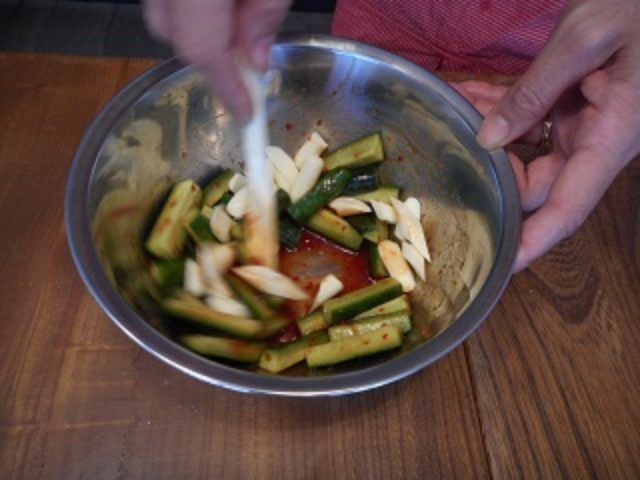 画像4: キュウリの豆板醤和え