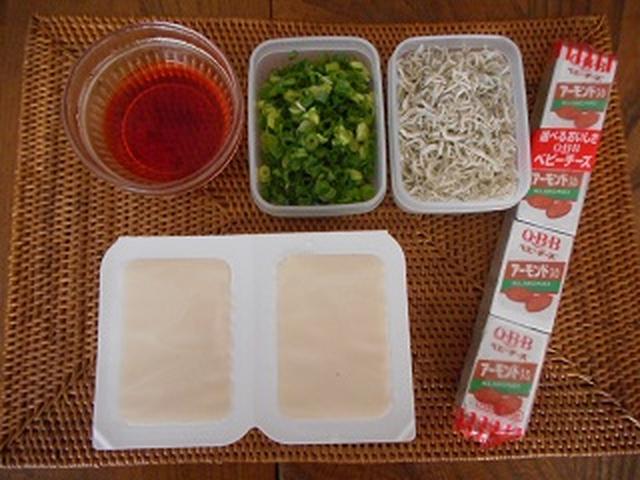 画像1: ちりめんじゃことチーズの食べるラー油の冷奴