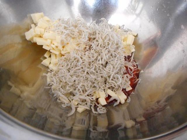 画像2: ちりめんじゃことチーズの食べるラー油の冷奴