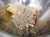 画像2: ちりめんじゃことチーズの食べるラー油の冷奴