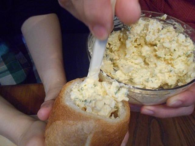 画像6: 卵とチーズのバケットサンド
