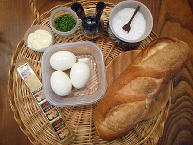 画像1: 卵とチーズのバケットサンド