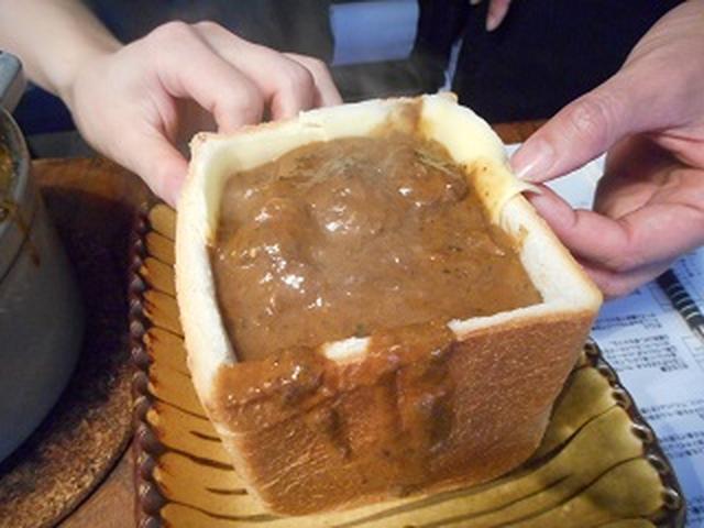 画像: 垂れてしまったカレーも焼いたらこんがりしておいしい! なので、こぼれても気にしない~♪