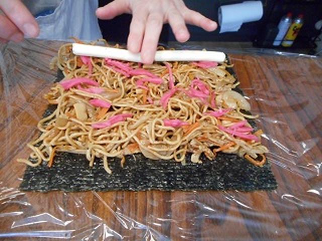 画像3: お寿司だけが海苔巻きじゃない!焼きそば海苔巻