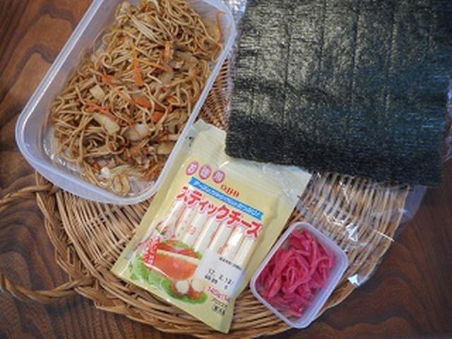 画像1: お寿司だけが海苔巻きじゃない!焼きそば海苔巻