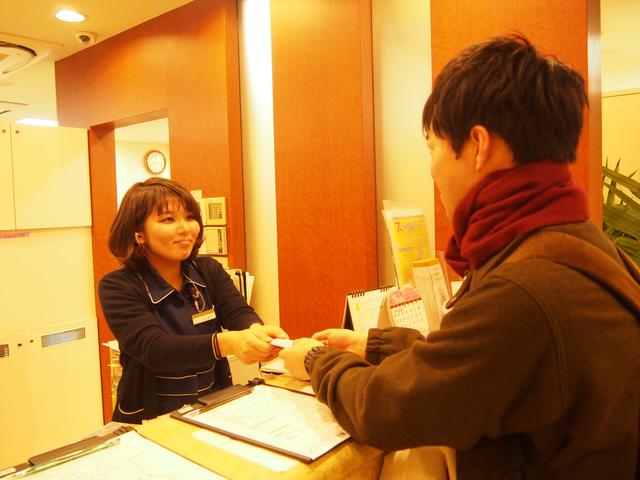 画像: 受付の方も優しく体操してくださいました。