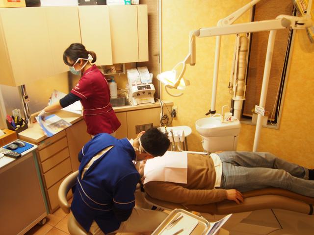 画像: 夜9時ごろからでももちろん治療をしていただけます。