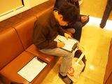 画像: 6〜7年ぶりの歯医者さんでやや緊張する2人。