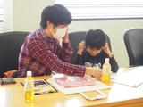 画像: 今回参加してくれた子供達には、番組オリジナル携帯ラジオをプレゼント! みんな聞いてくれました。