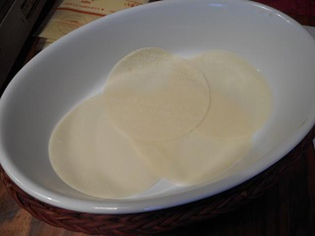 画像: 餃子の皮・・・